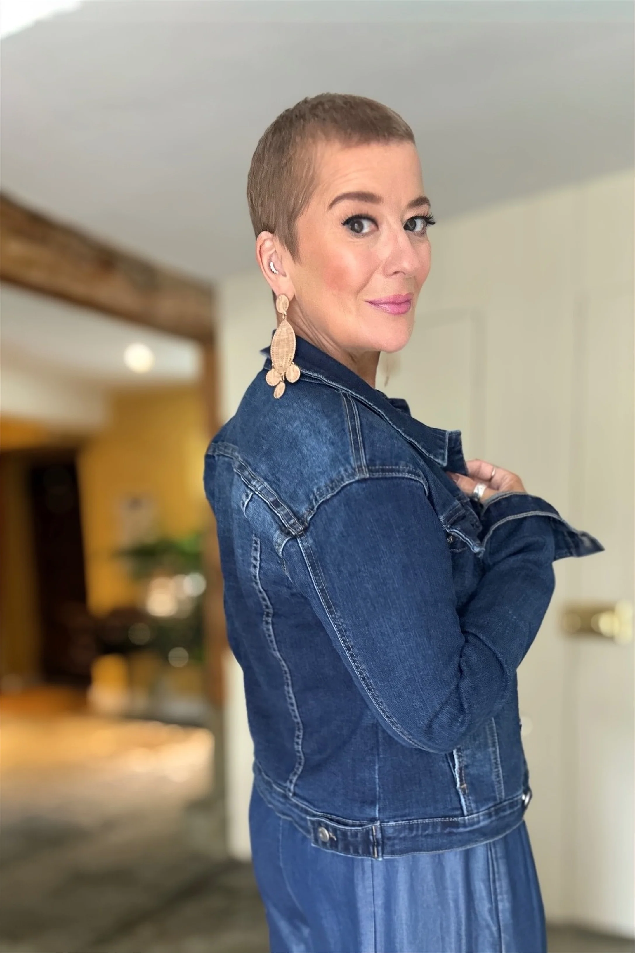 Classic Fitted Stretch Denim Jacket - Image 3