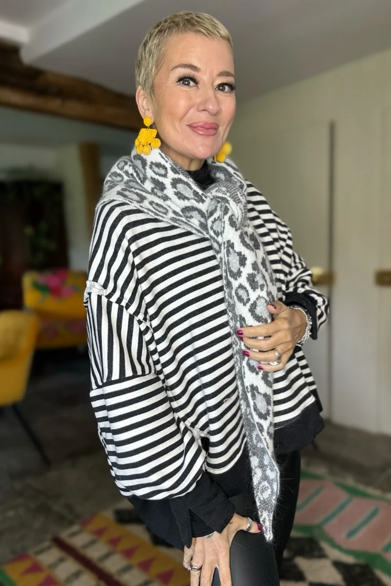 Cashmere Mix Leopard Print Triangle Knitted Scarf - Image 3