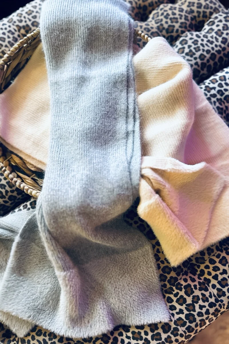 Luxury Cashmere Scarf - Image 3
